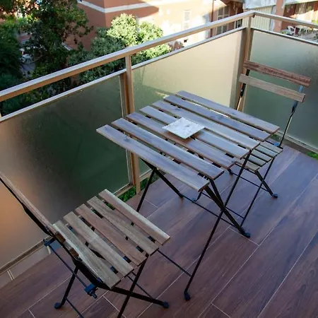 Modern And Stylish Flat Next To Metro Rome