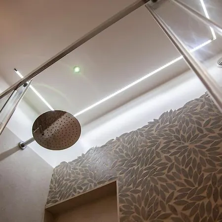 Modern And Stylish Flat Next To Metro Apartment *