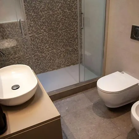 Modern And Stylish Flat Next To Metro Apartment