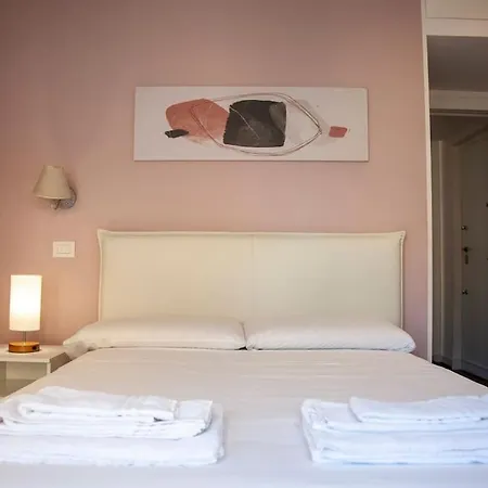 Modern And Stylish Flat Next To Metro Apartment Rome