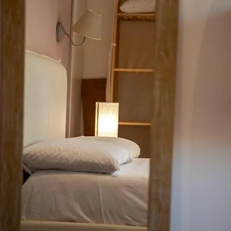 Modern And Stylish Flat Next To Metro Roma