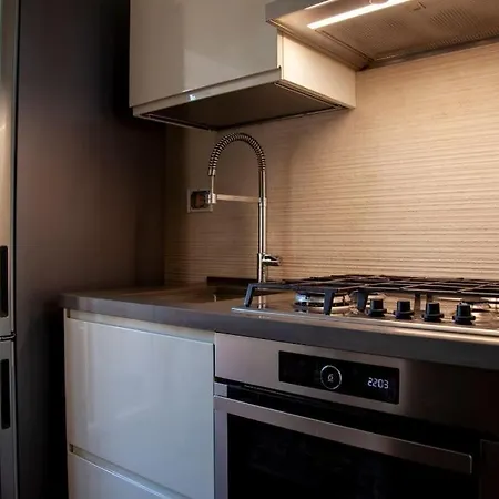 Modern And Stylish Flat Next To Metro Apartment Rome