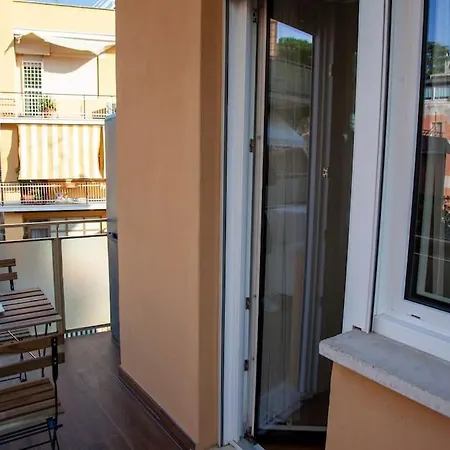 Modern And Stylish Flat Next To Metro Apartment