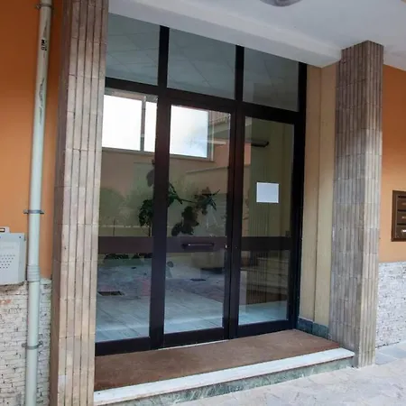 Modern And Stylish Flat Next To Metro Apartment *